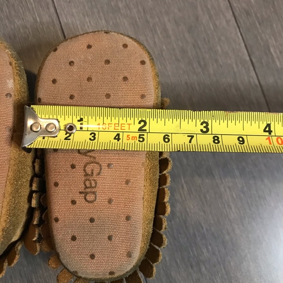 Beautiful baby GAP shoes! Warm and comfy 🥰 - Picture 5 of 5